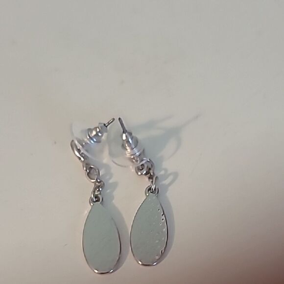 Elegant Silver Teardrop Earrings - Picture 1 of 4
